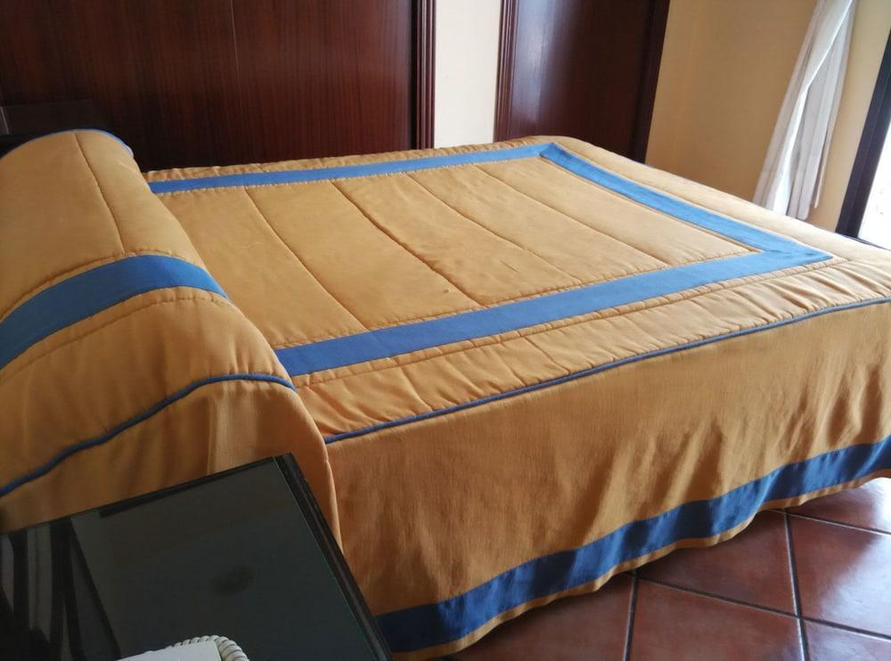 Hotel Calderon Cenes De La Vega Εξωτερικό φωτογραφία