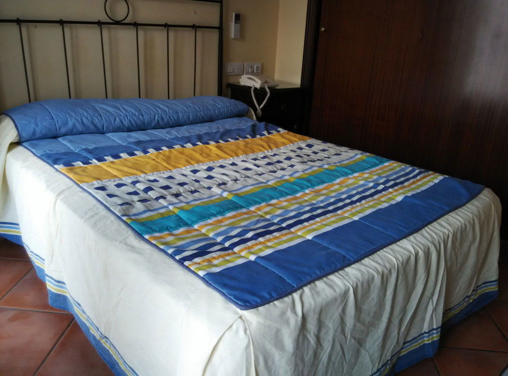 Hotel Calderon Cenes De La Vega Εξωτερικό φωτογραφία